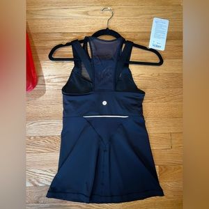 Lululemon Running in the City Tank- Size 2- black - great condition